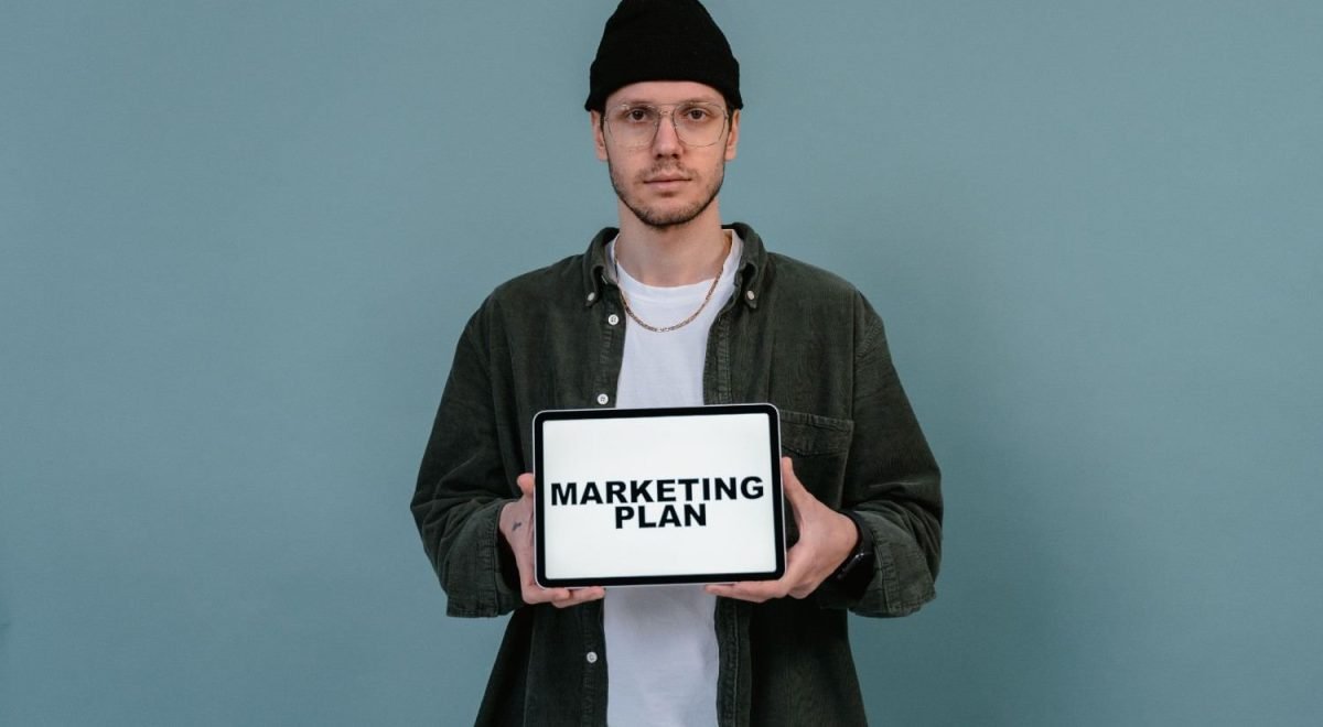 How to Create a Marketing Plan That Converts (Free Template Included)