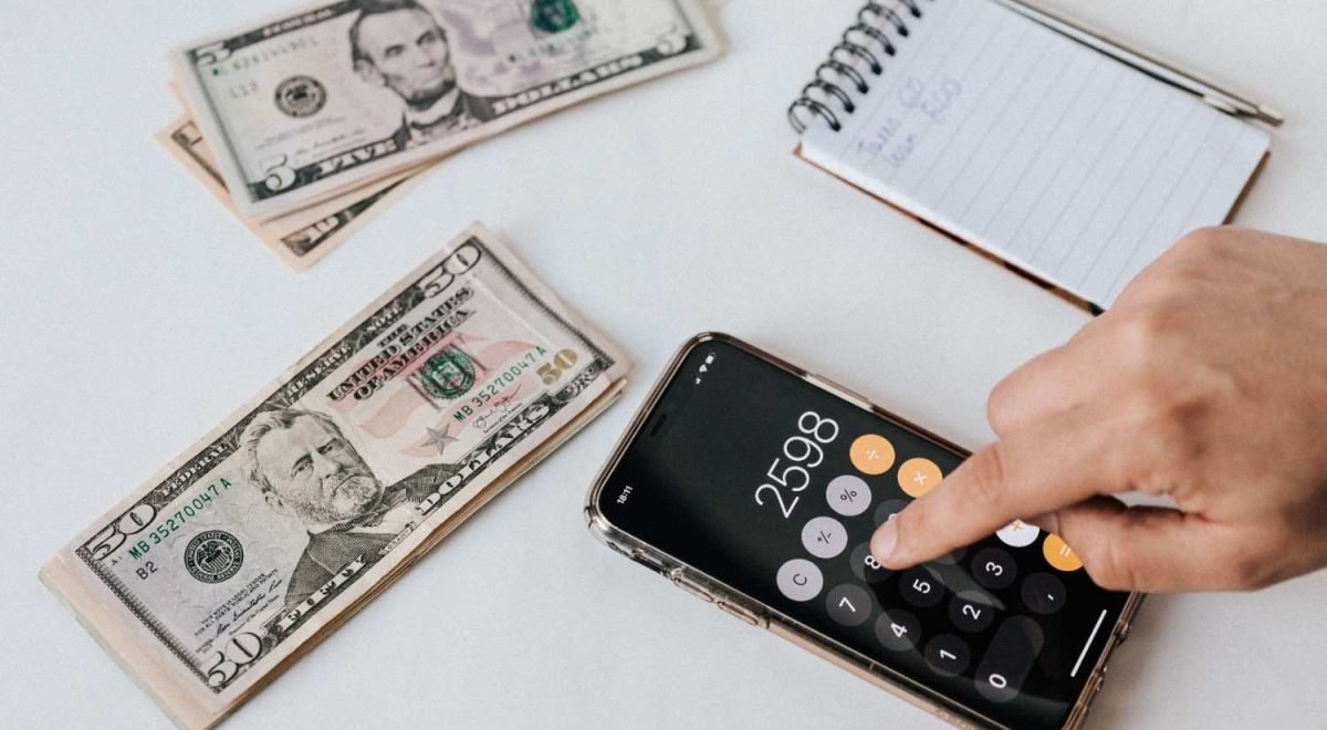 Emergency Fund vs Savings Account: What's the Difference?