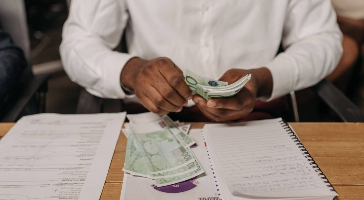 Envelope Budgeting Method Explained (Step-by-Step)